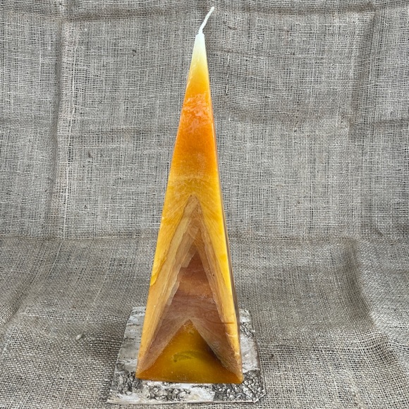 **NWT 16" Aromatic Pyramid Candle - Picture 9 of 9